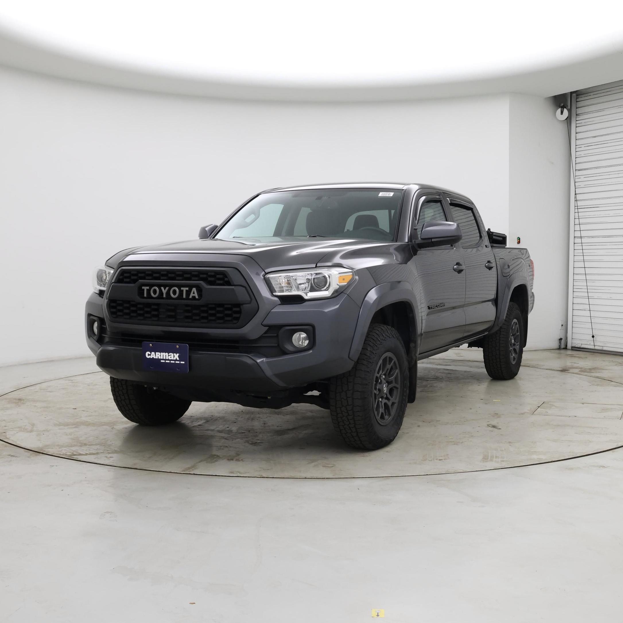 Thumbnail: 2017 Toyota Tacoma - 4
