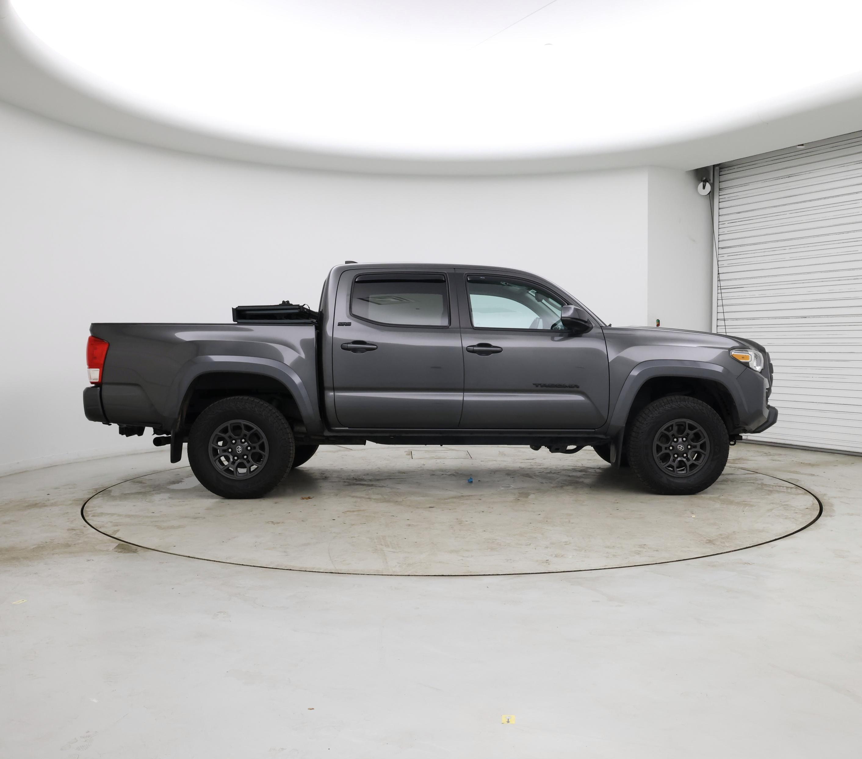 Thumbnail: 2017 Toyota Tacoma - 7