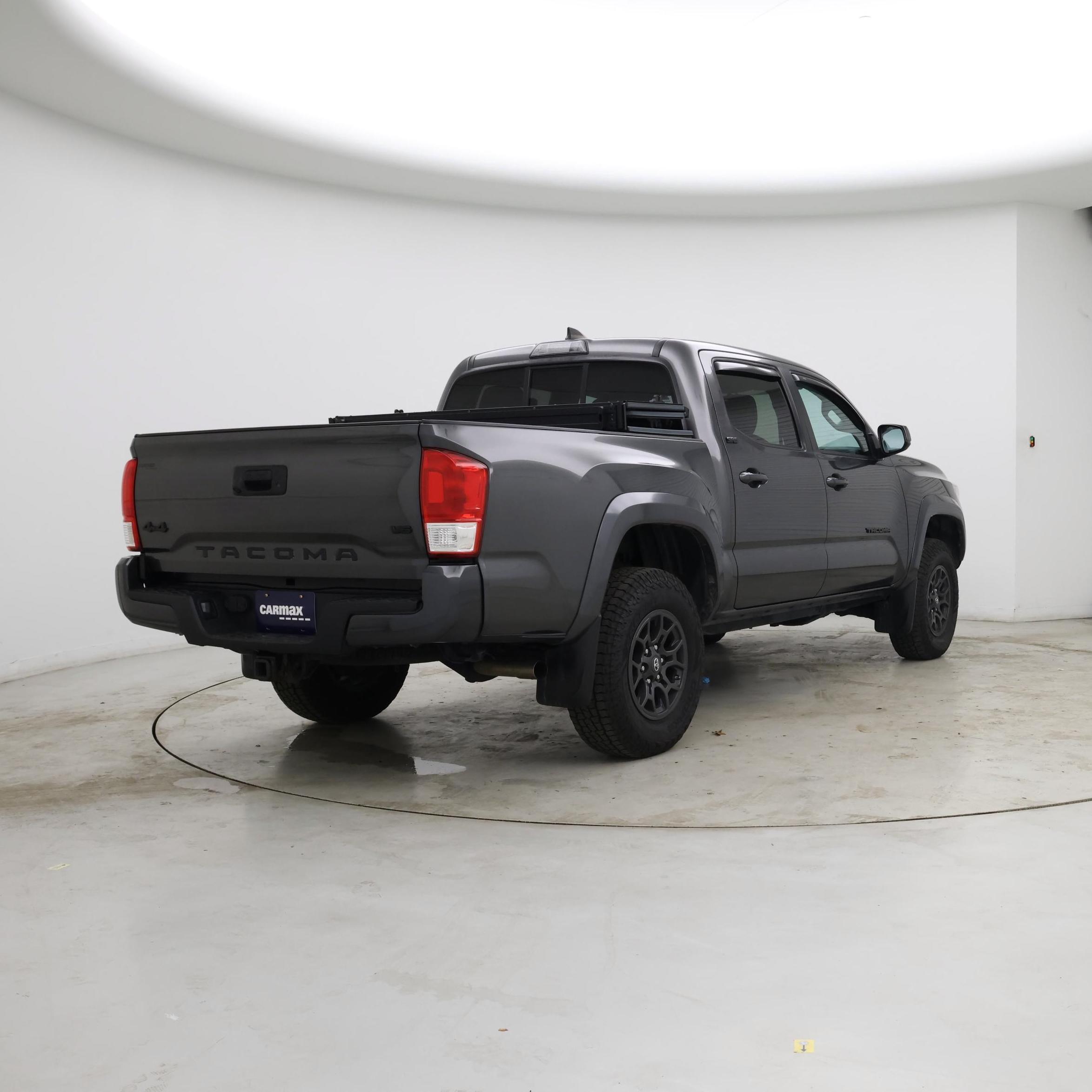 Thumbnail: 2017 Toyota Tacoma - 8