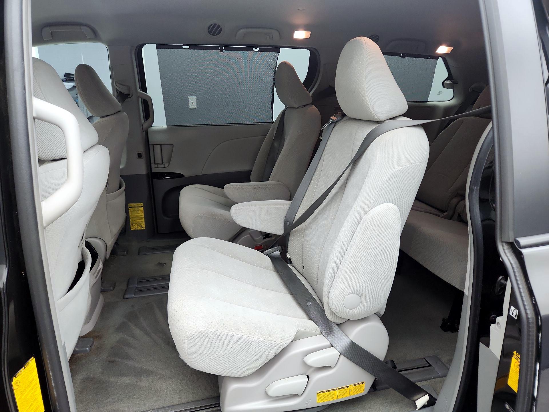 Thumbnail: 2014 Toyota Sienna - 18