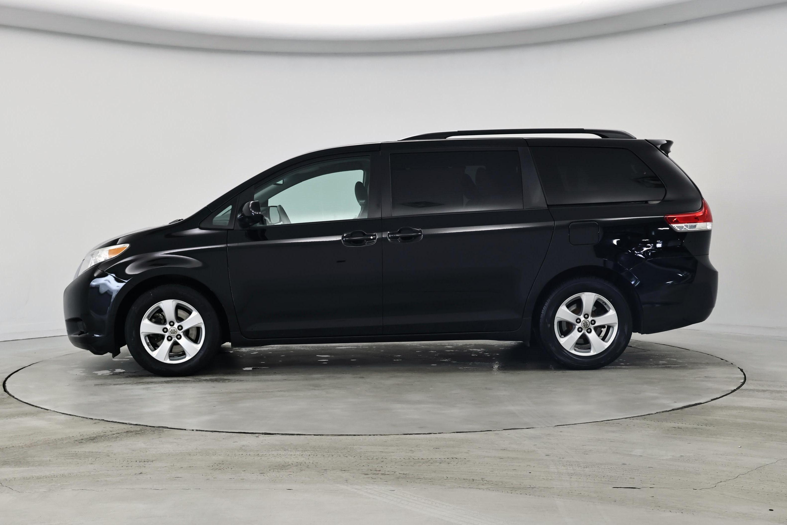 Thumbnail: 2014 Toyota Sienna - 3
