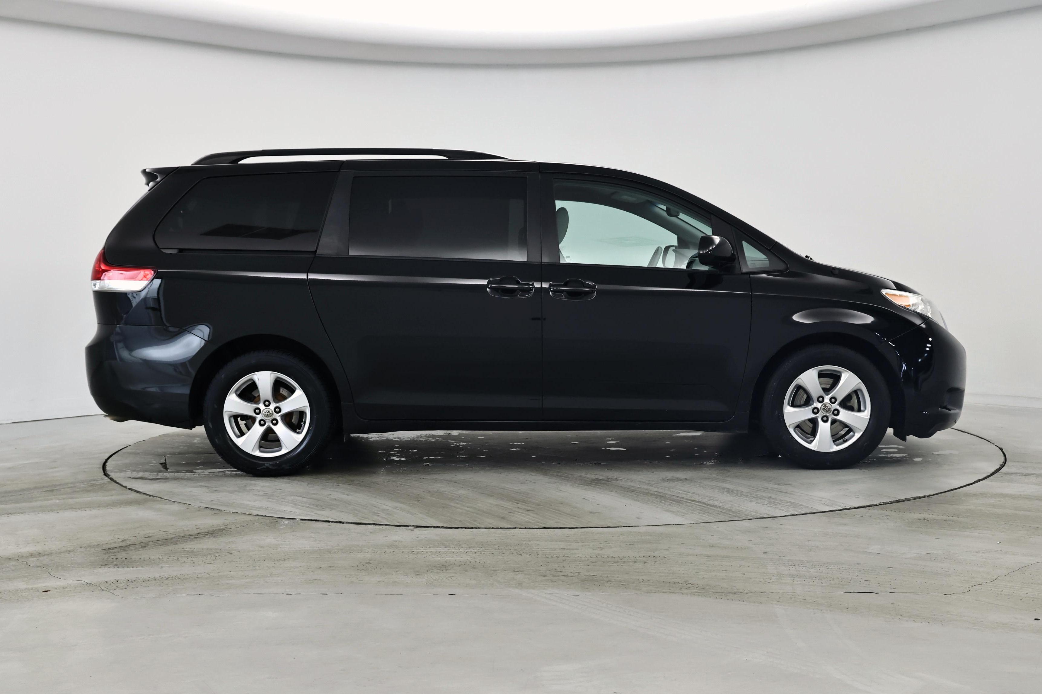 Thumbnail: 2014 Toyota Sienna - 7