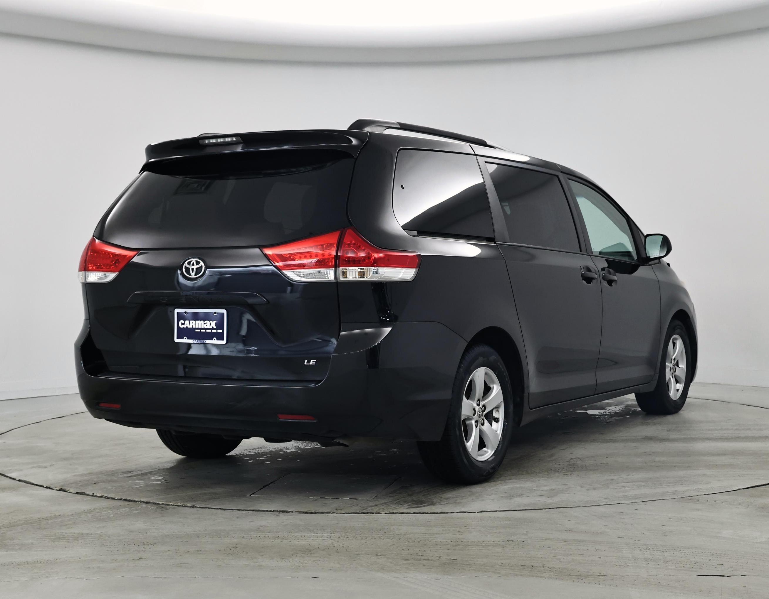 Thumbnail: 2014 Toyota Sienna - 8
