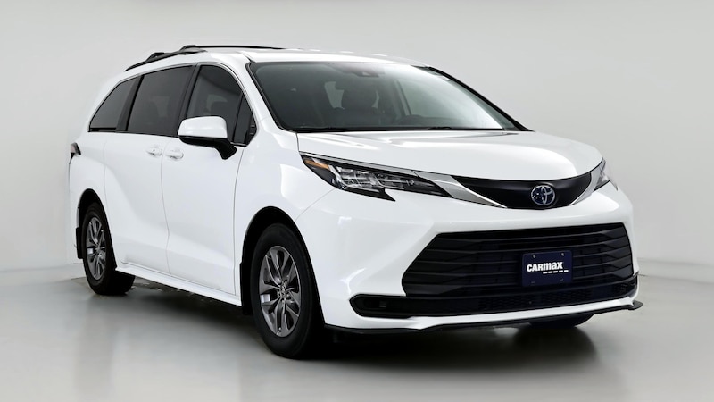 2023 Toyota Sienna LE Hero Image