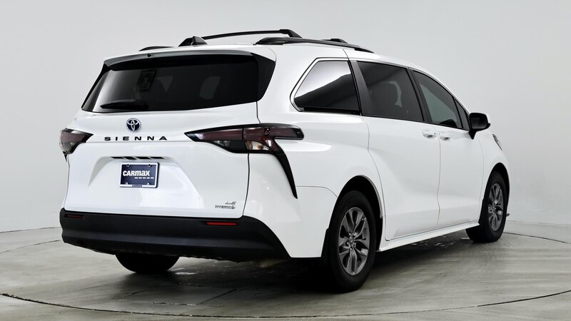 2023 Toyota Sienna LE 8