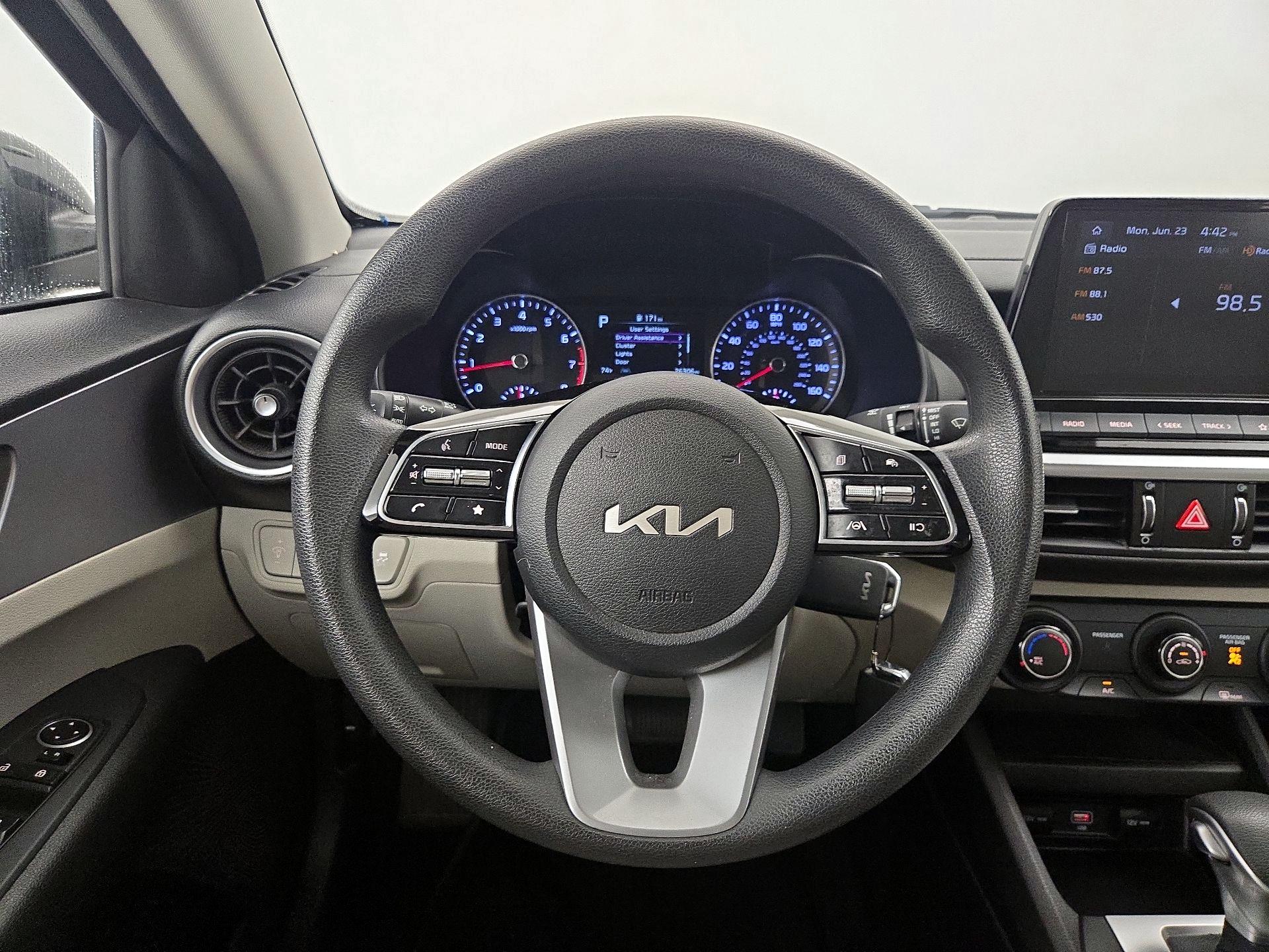 Thumbnail: 2022 Kia Forte - 10