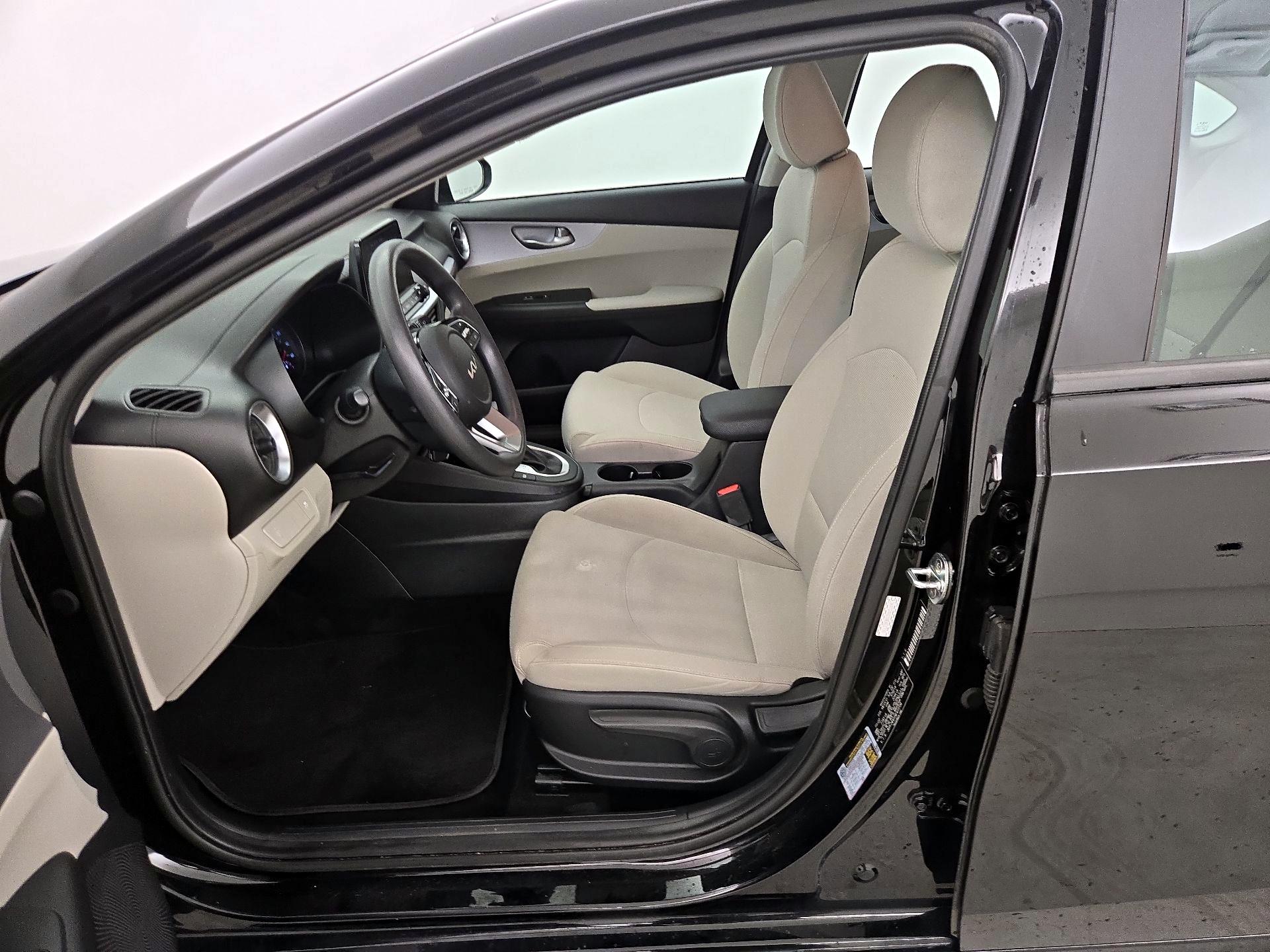 Thumbnail: 2022 Kia Forte - 11