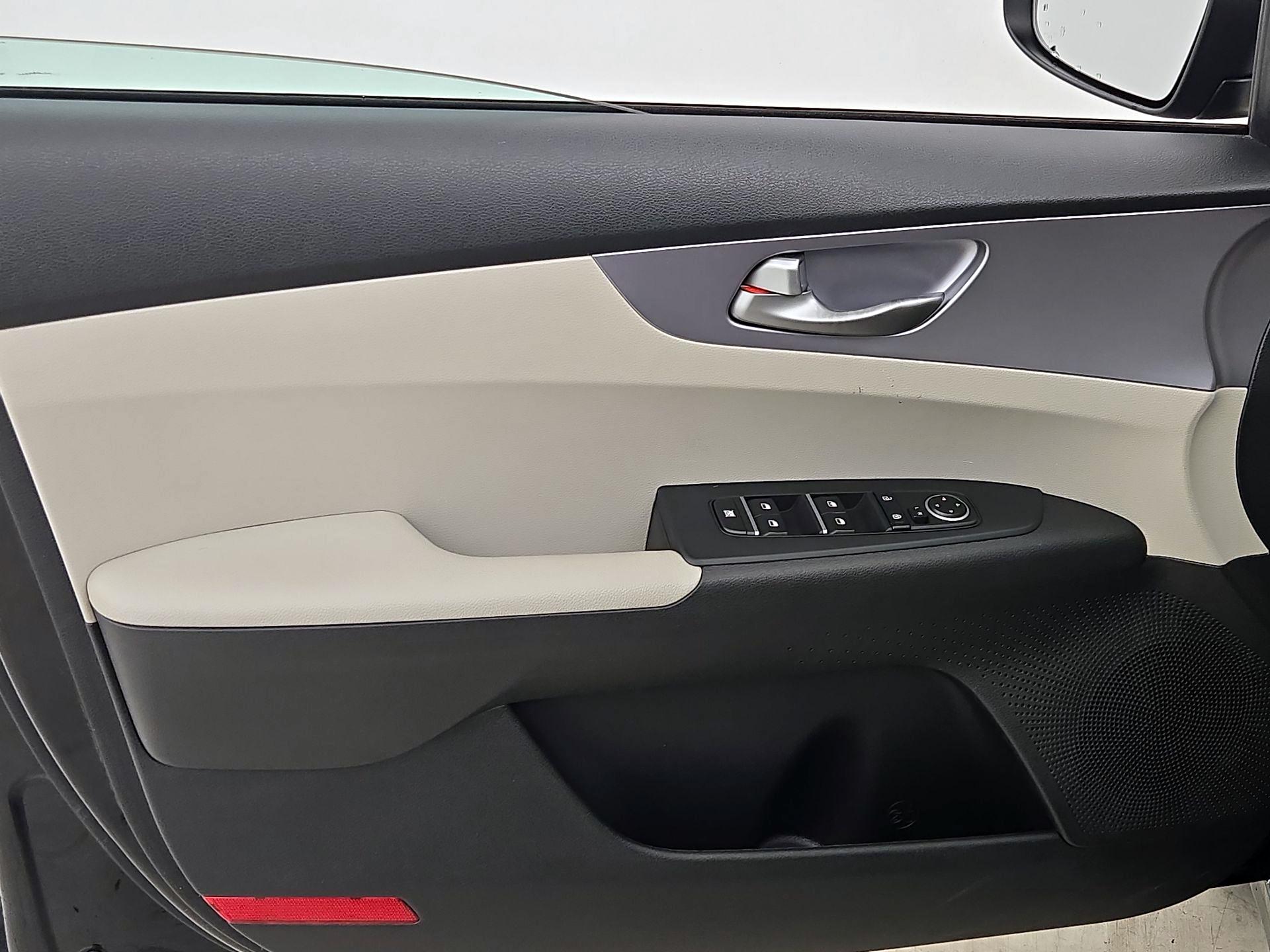 Thumbnail: 2022 Kia Forte - 12