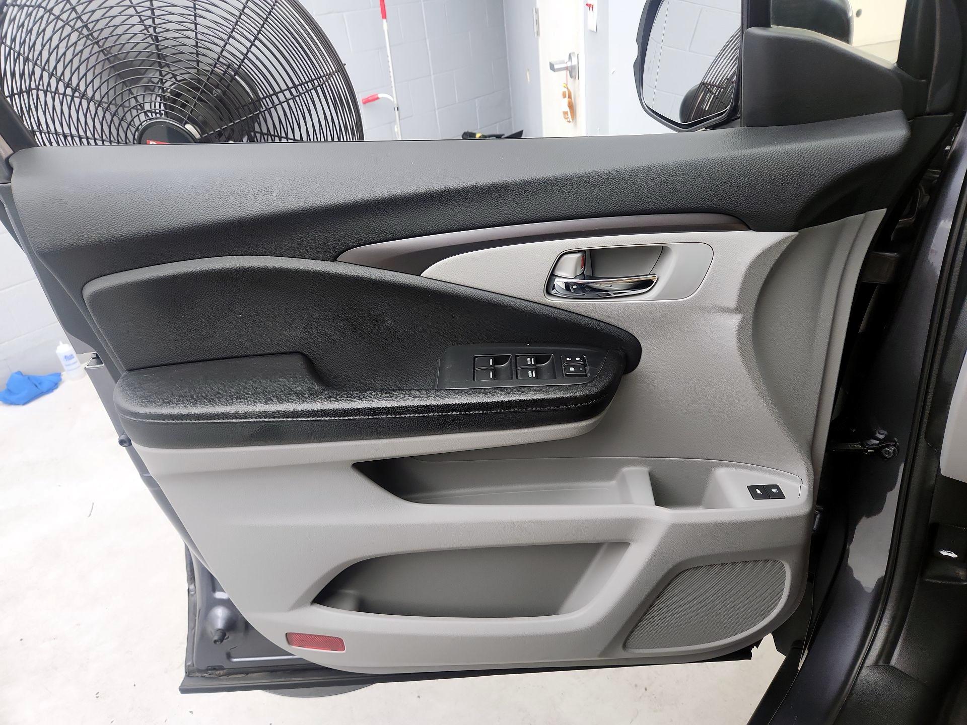 Thumbnail: 2016 Honda Pilot - 12