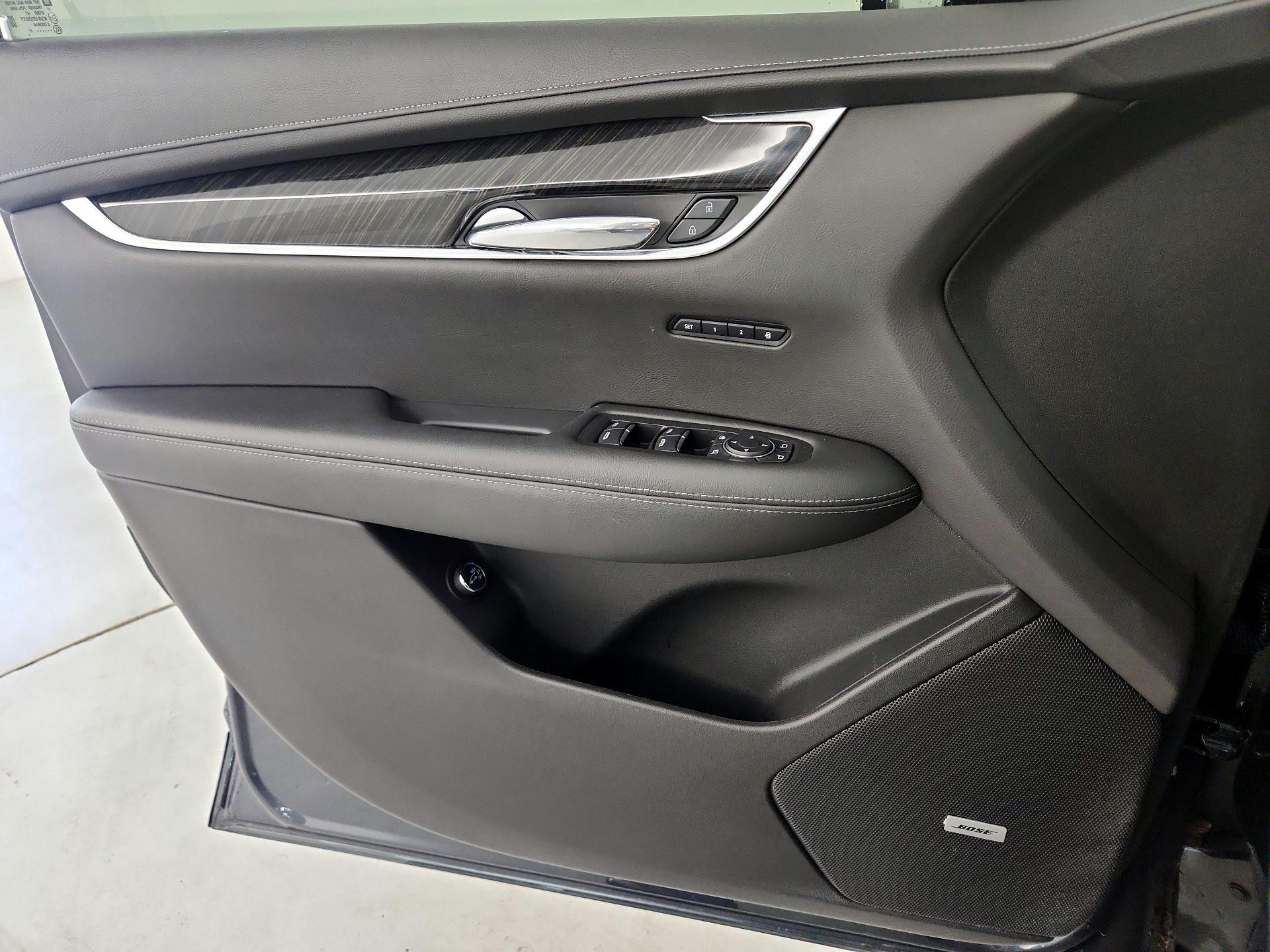 Thumbnail: 2021 Cadillac XT6 - 12