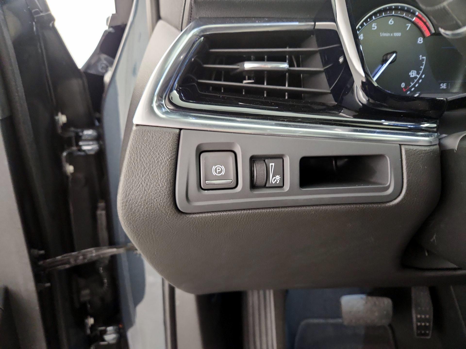 Thumbnail: 2021 Cadillac XT6 - 13