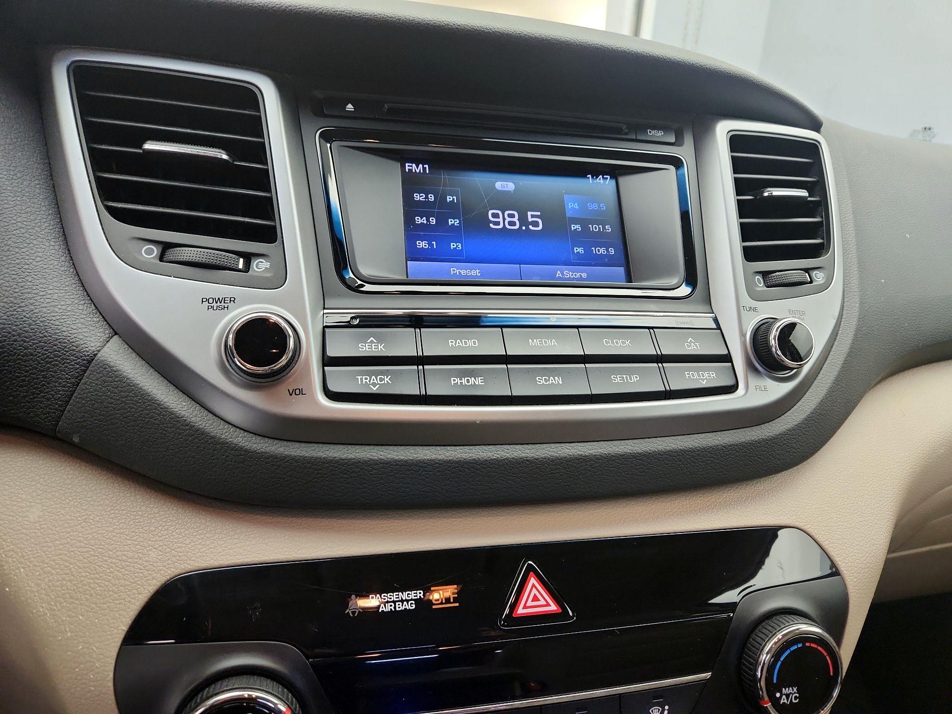Thumbnail: 2016 Hyundai Tucson - 15