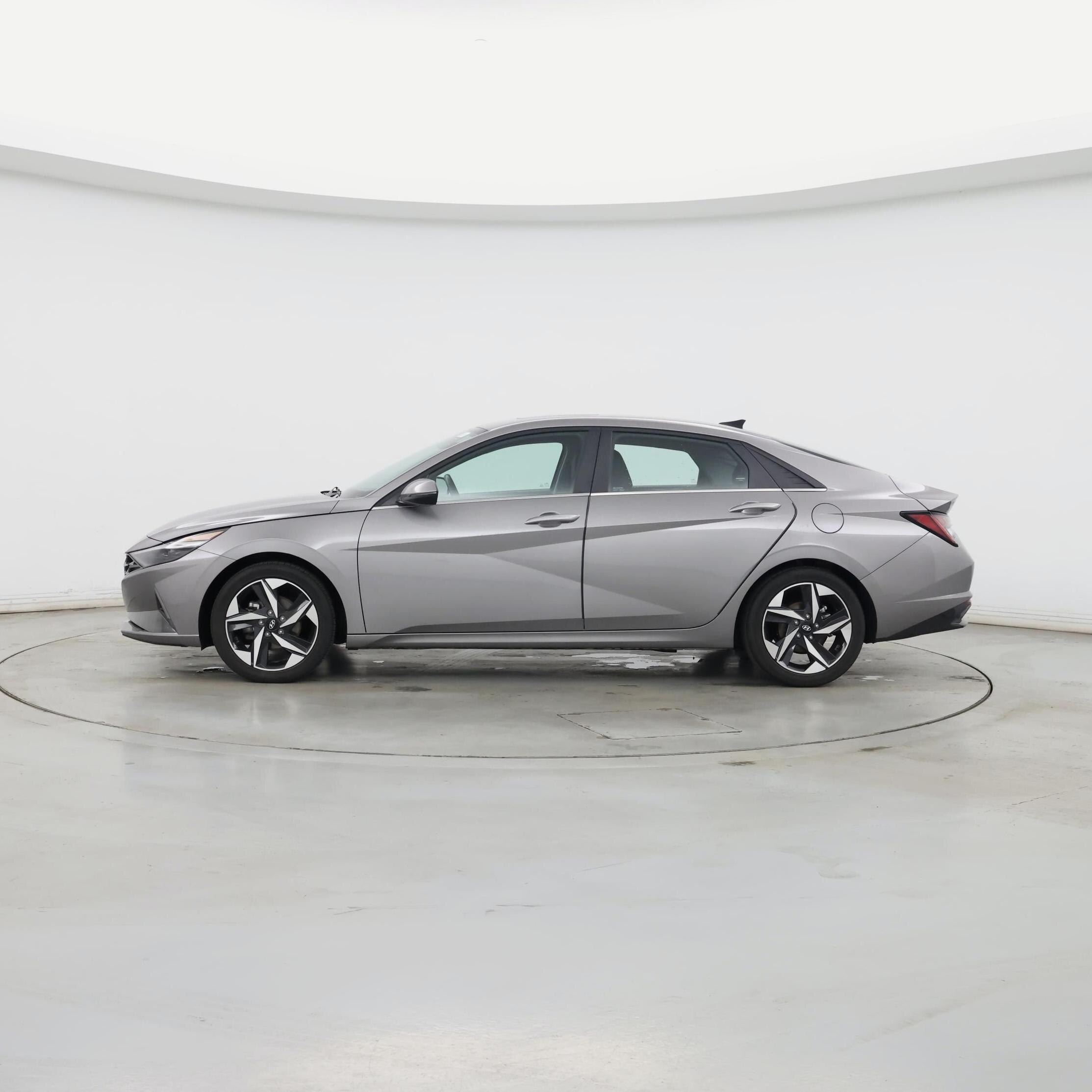 Thumbnail: 2022 Hyundai Elantra - 3