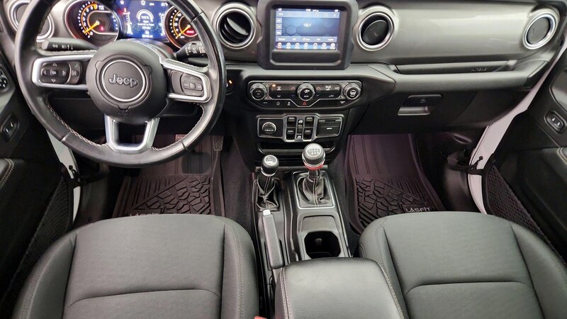 2020 Jeep Wrangler Unlimited Sahara 9