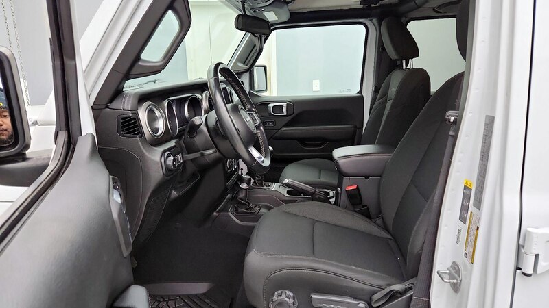 2020 Jeep Wrangler Unlimited Sahara 11