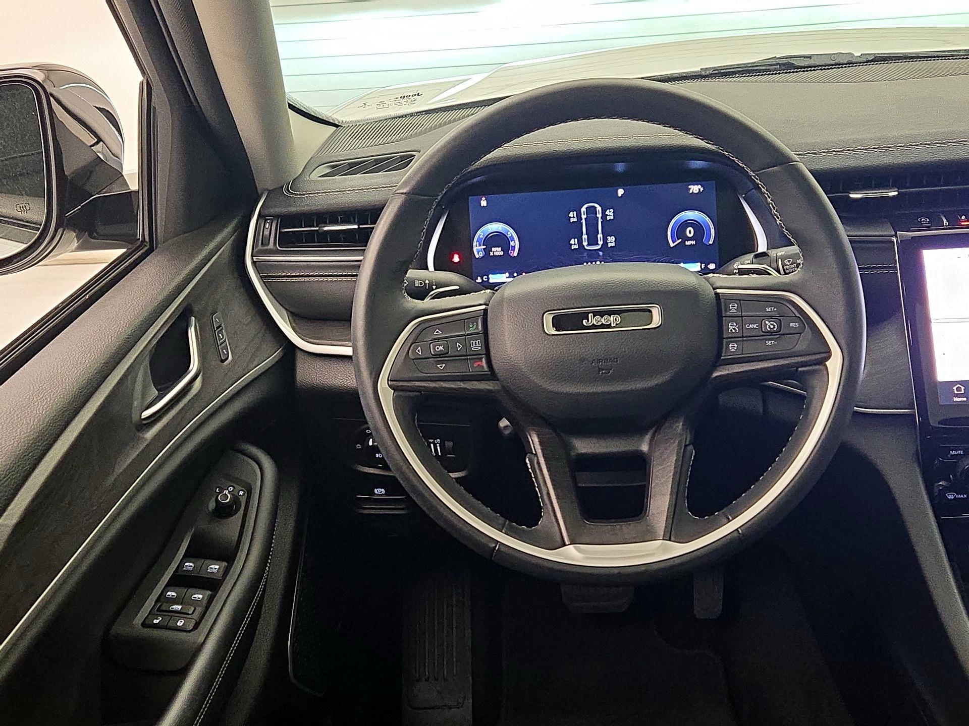 Thumbnail: 2022 Jeep Grand Cherokee - 10