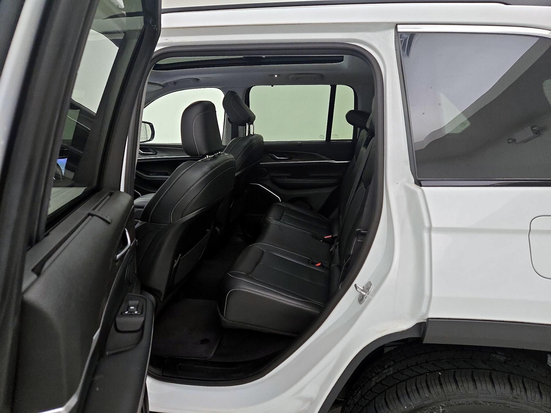 Thumbnail: 2022 Jeep Grand Cherokee - 20