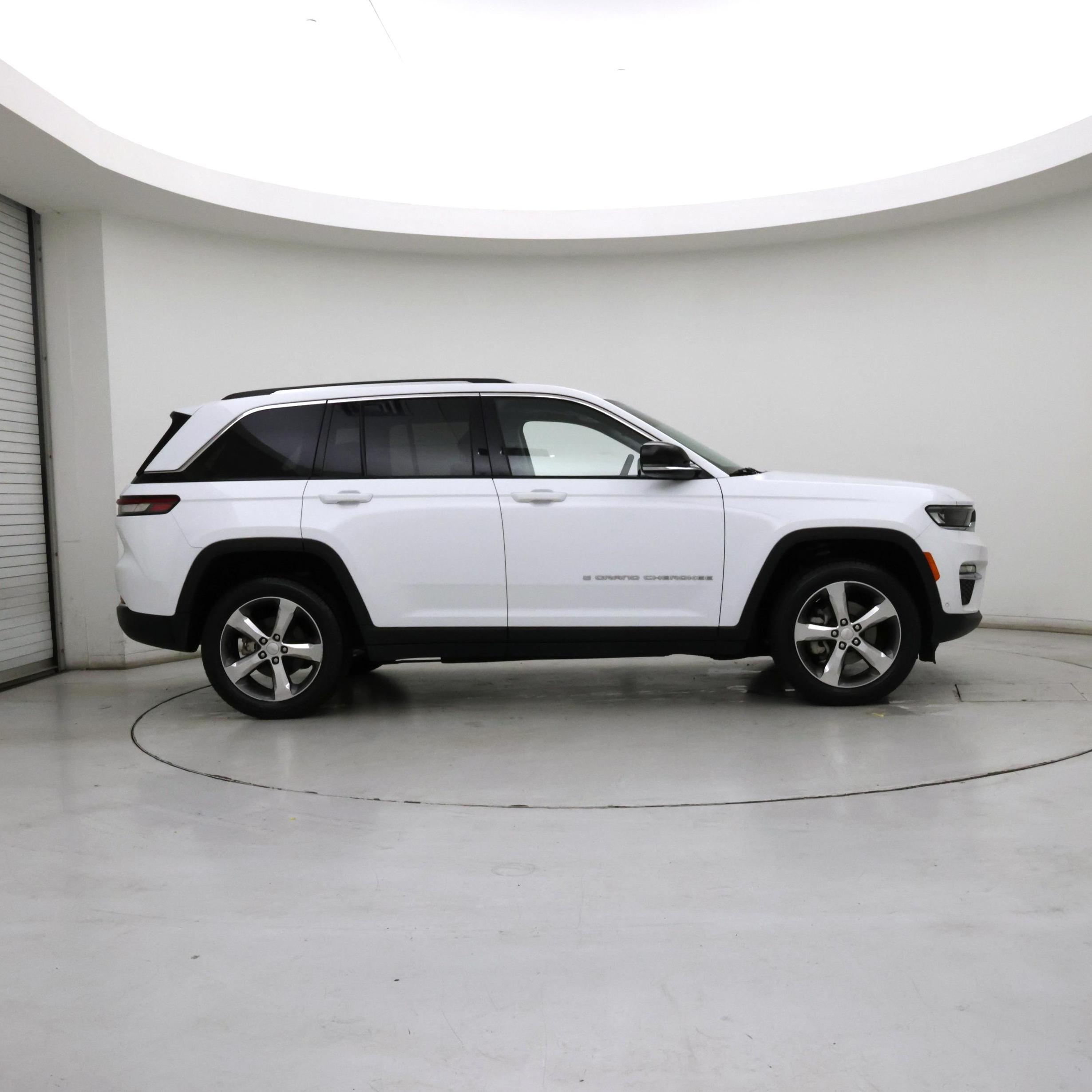 Thumbnail: 2022 Jeep Grand Cherokee - 7