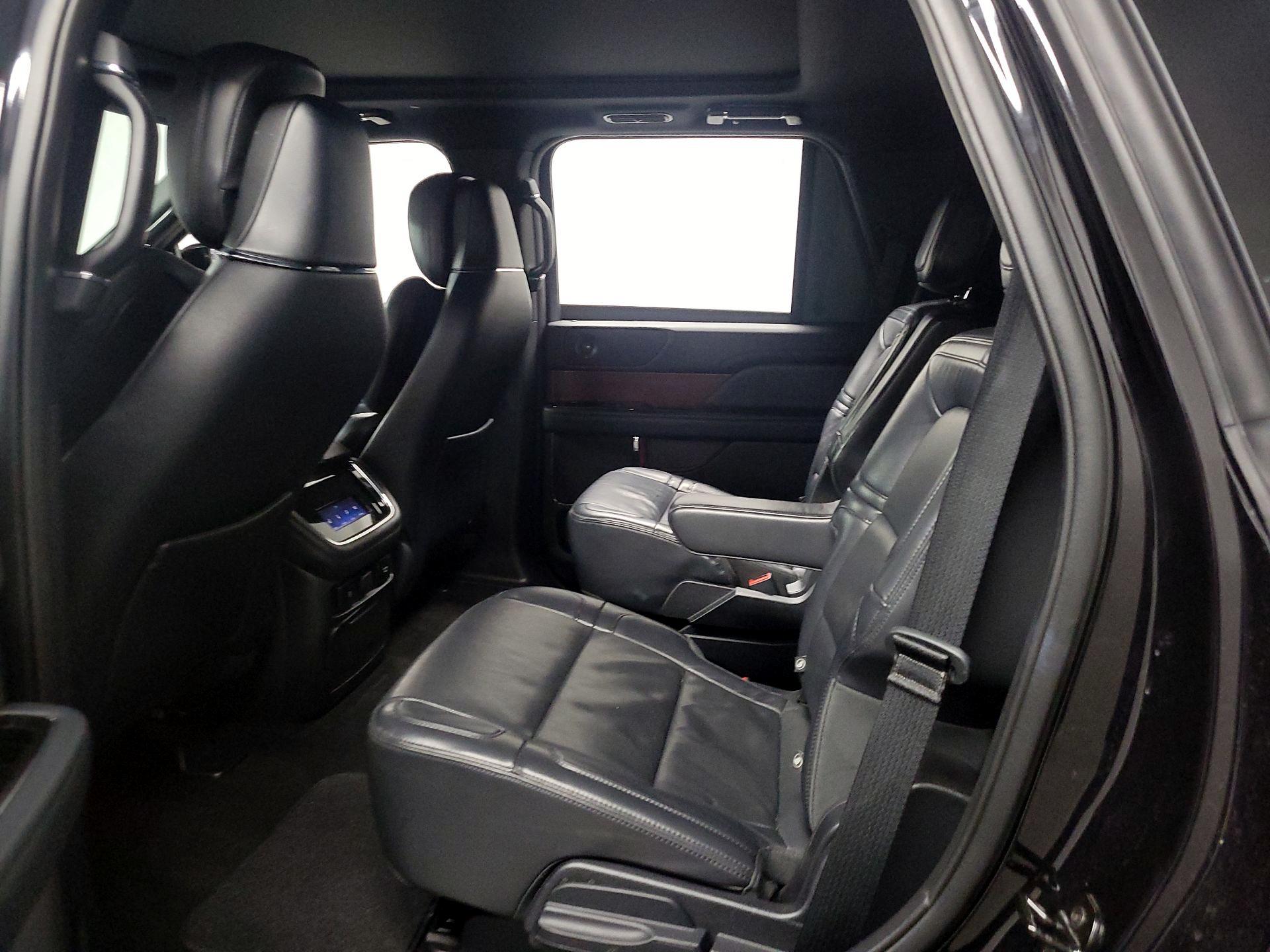 Thumbnail: 2022 Lincoln Navigator - 17
