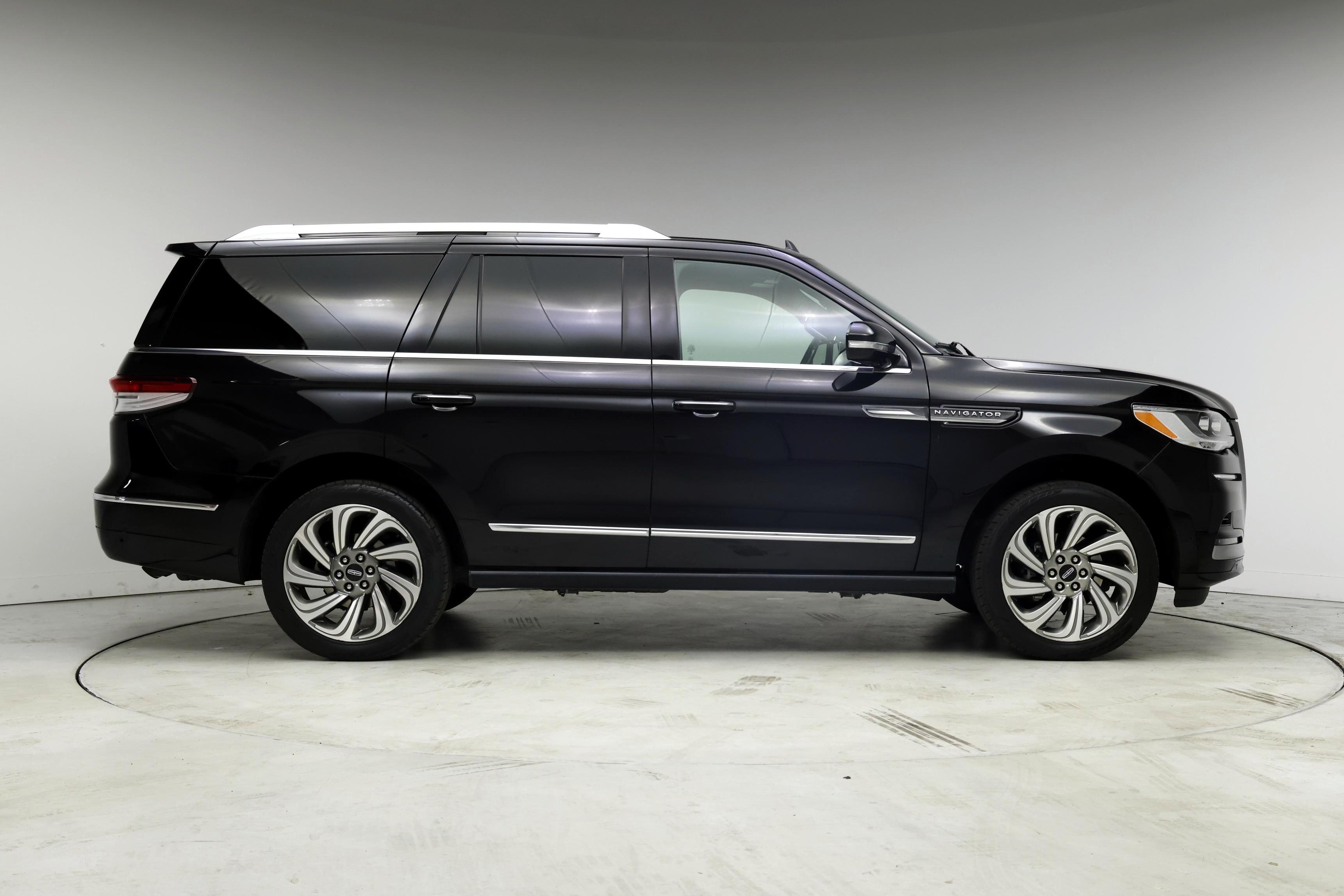 Thumbnail: 2022 Lincoln Navigator - 7