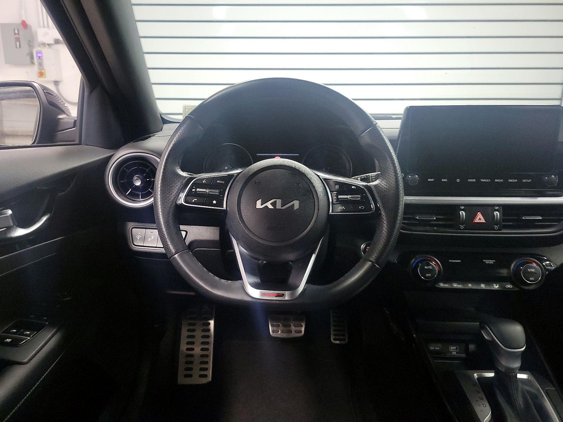 Thumbnail: 2022 Kia Forte - 10