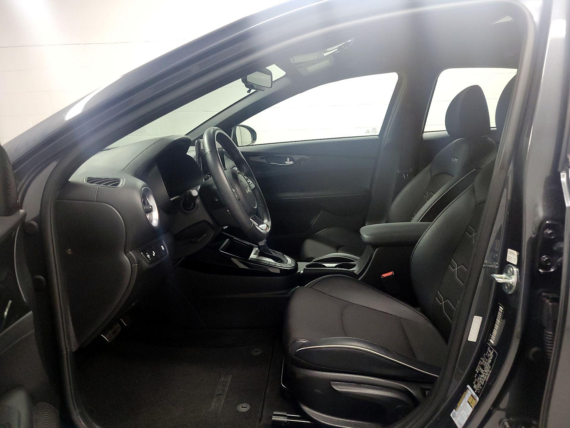 Thumbnail: 2022 Kia Forte - 11