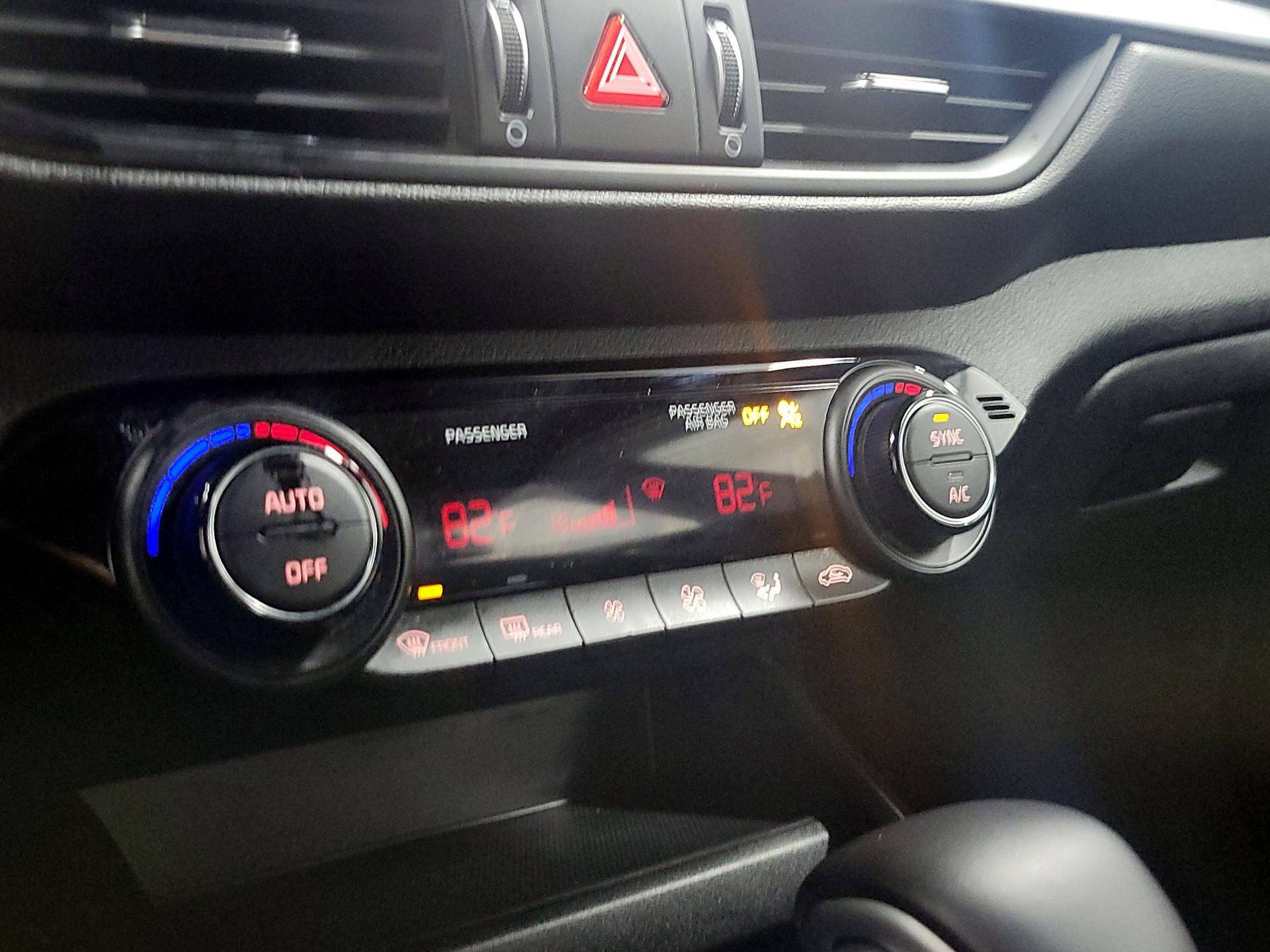 Thumbnail: 2022 Kia Forte - 16