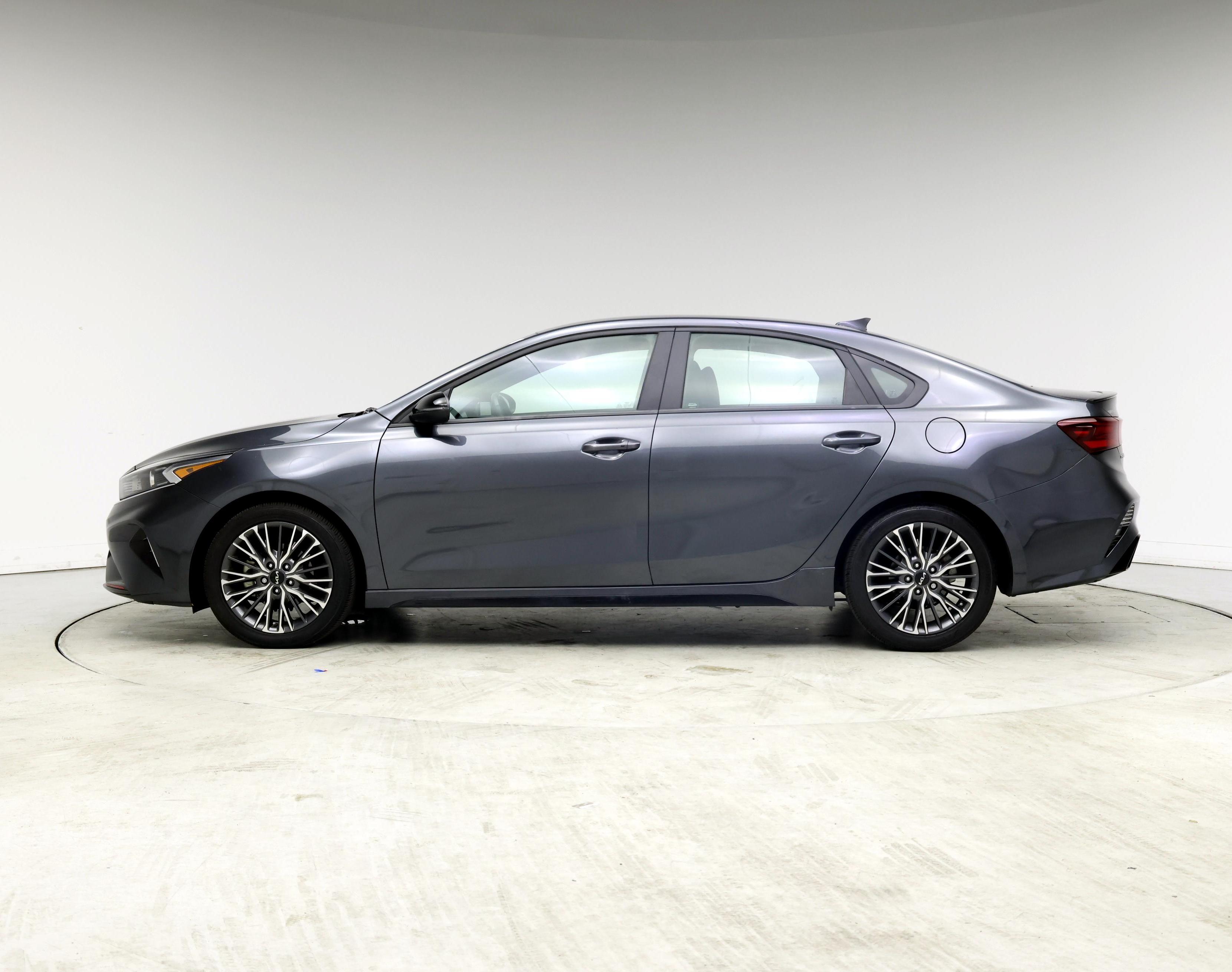 Thumbnail: 2022 Kia Forte - 3