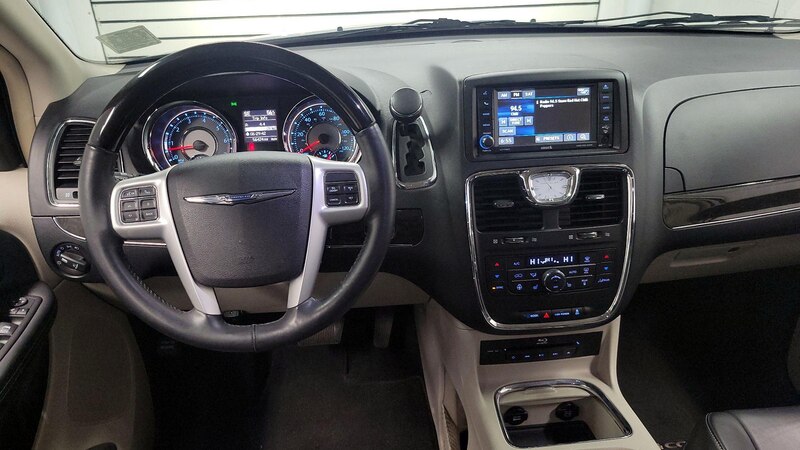 2014 Chrysler Town & Country  9