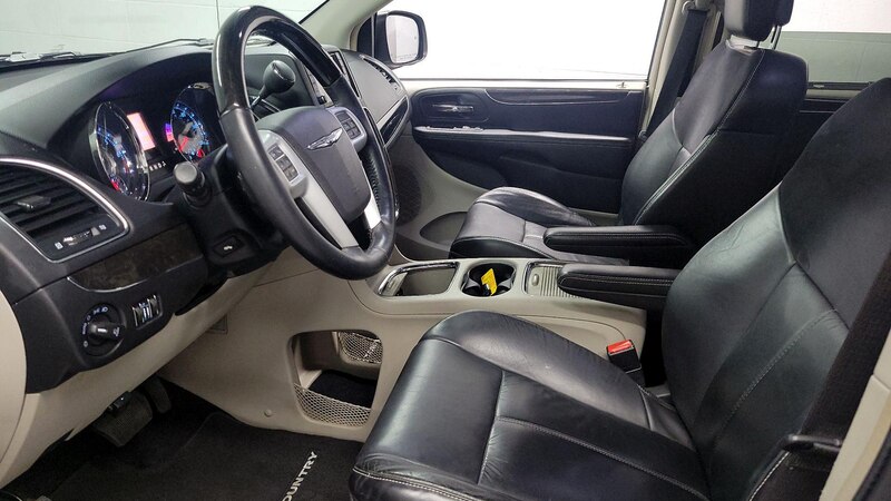 2014 Chrysler Town & Country  11