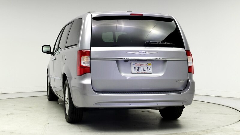 2014 Chrysler Town & Country  6