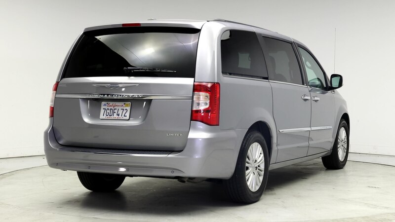 2014 Chrysler Town & Country  8