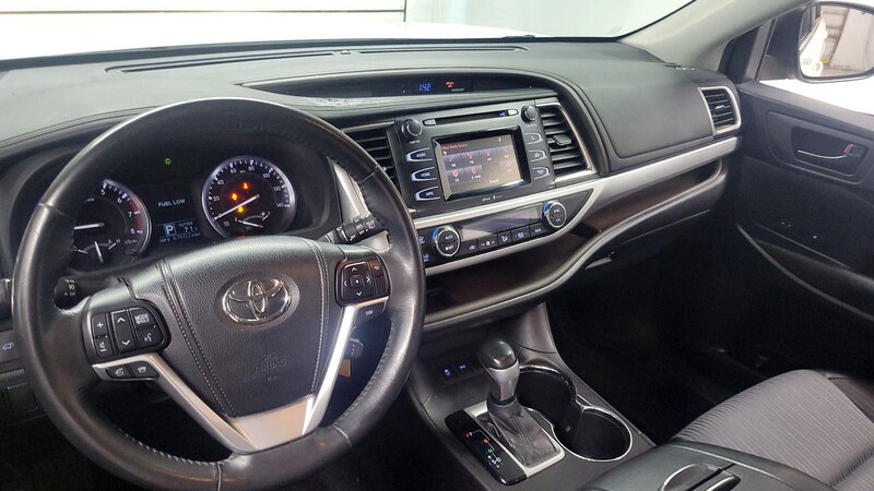 2015 Toyota Highlander Plus 9