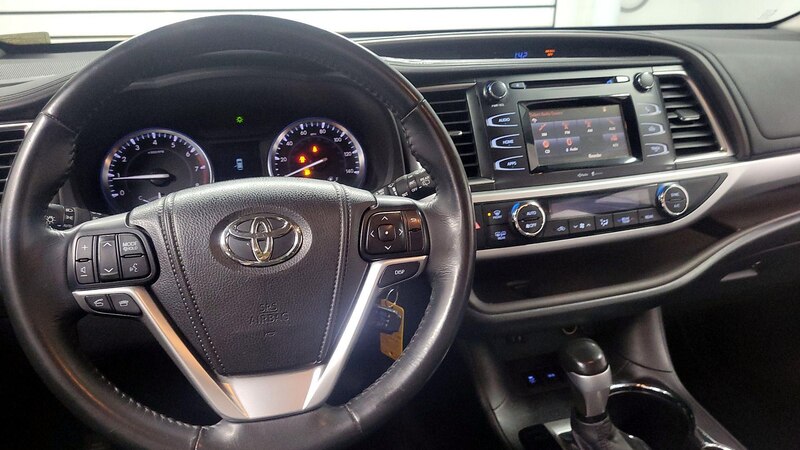 2015 Toyota Highlander Plus 10