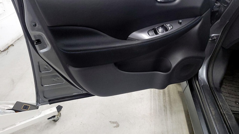 2018 Nissan Leaf S 12