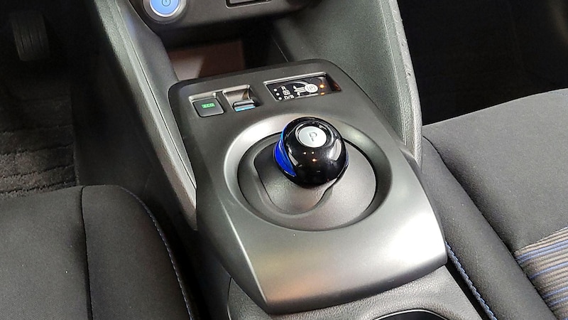 2018 Nissan Leaf S 17