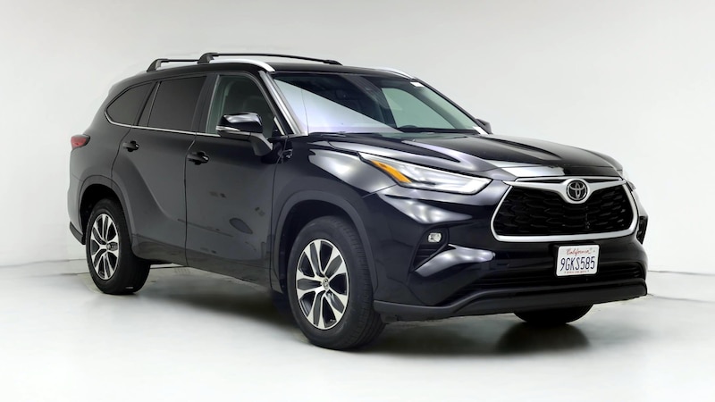 2023 Toyota Highlander XLE Hero Image