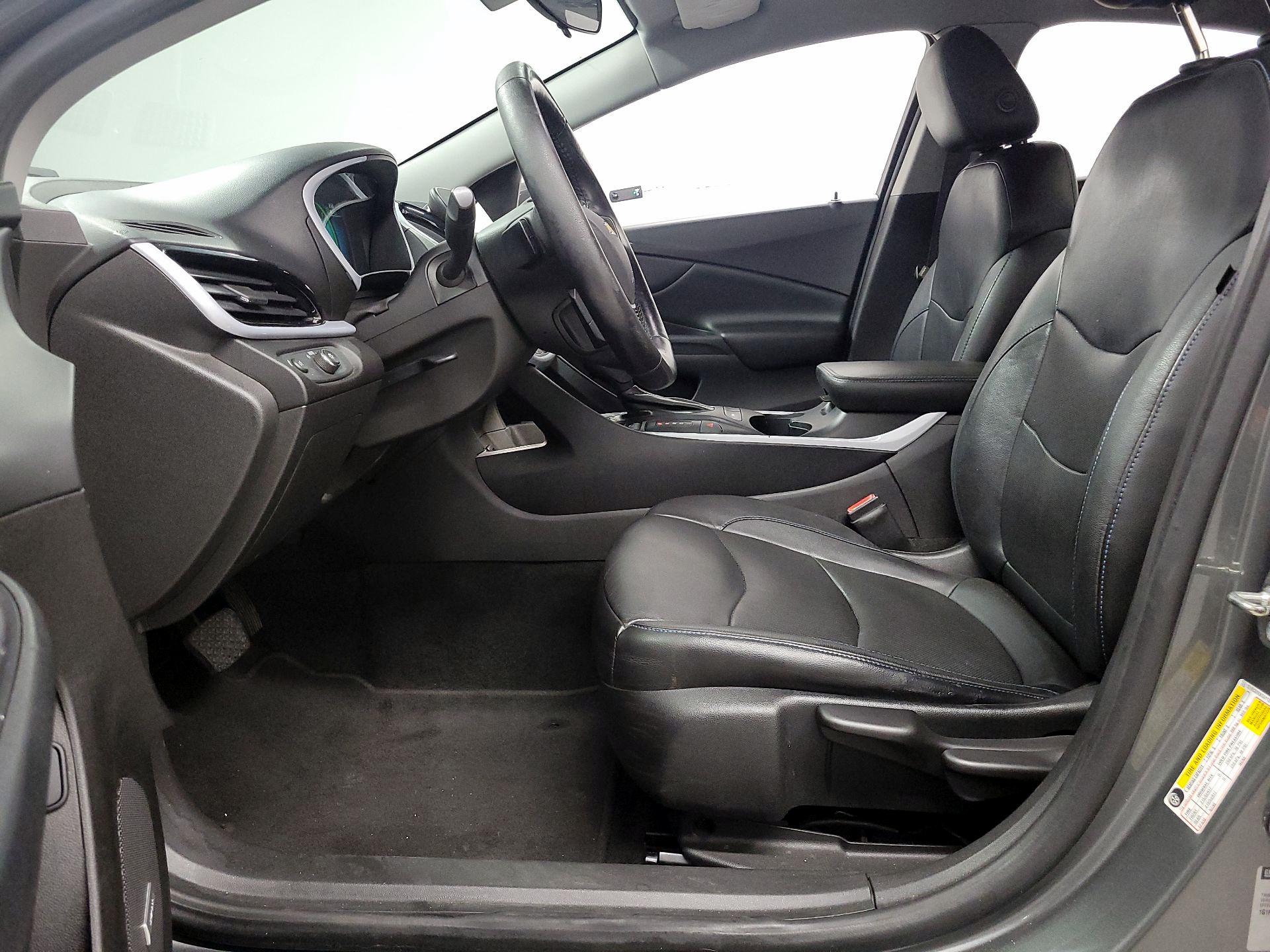 Thumbnail: 2016 Chevrolet Volt - 11