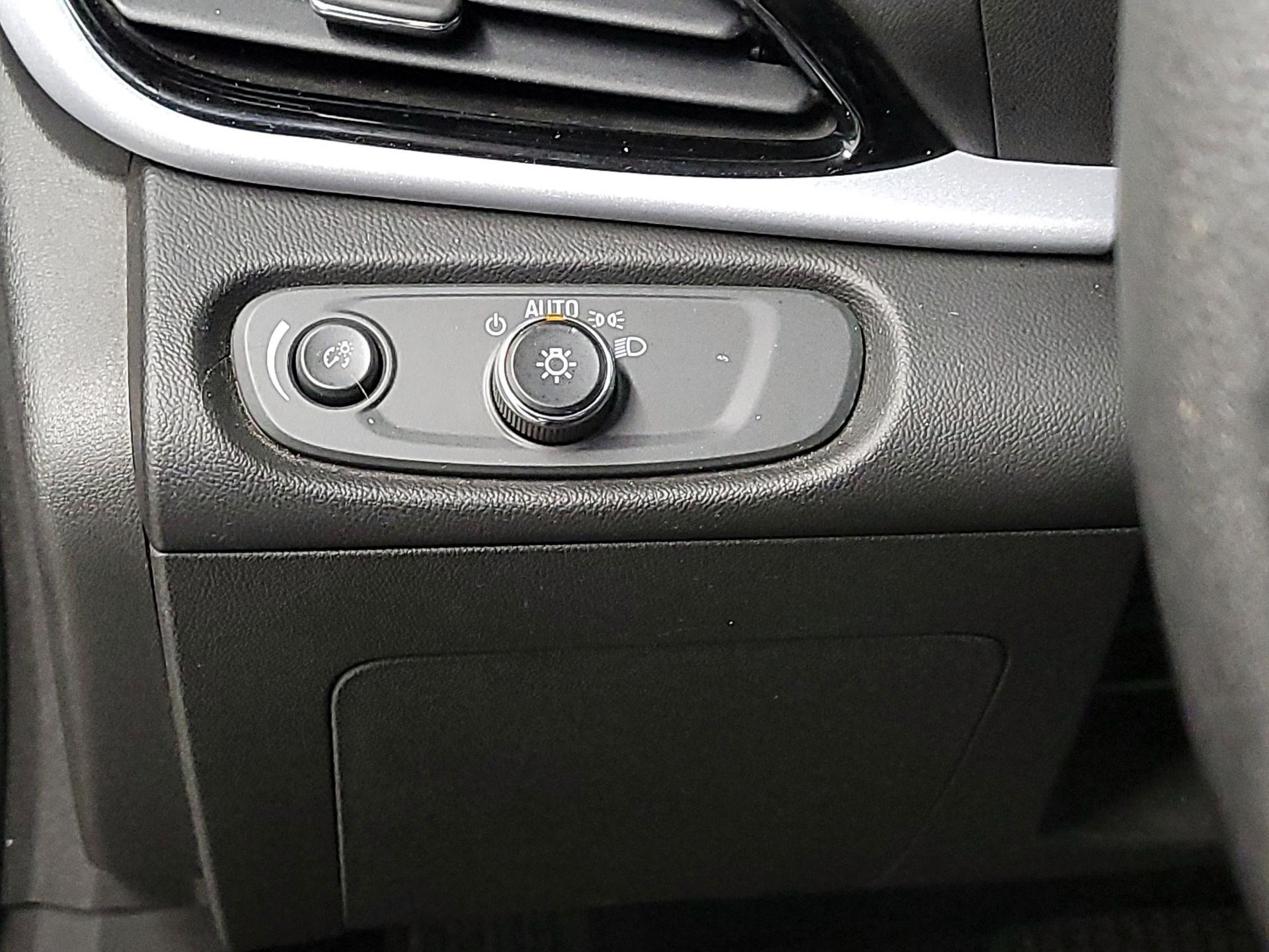Thumbnail: 2016 Chevrolet Volt - 13