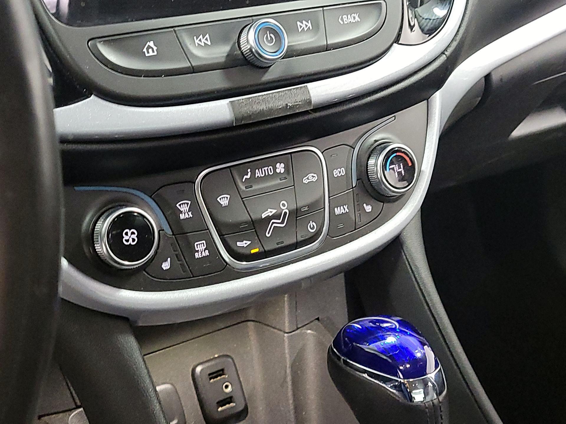 Thumbnail: 2016 Chevrolet Volt - 16