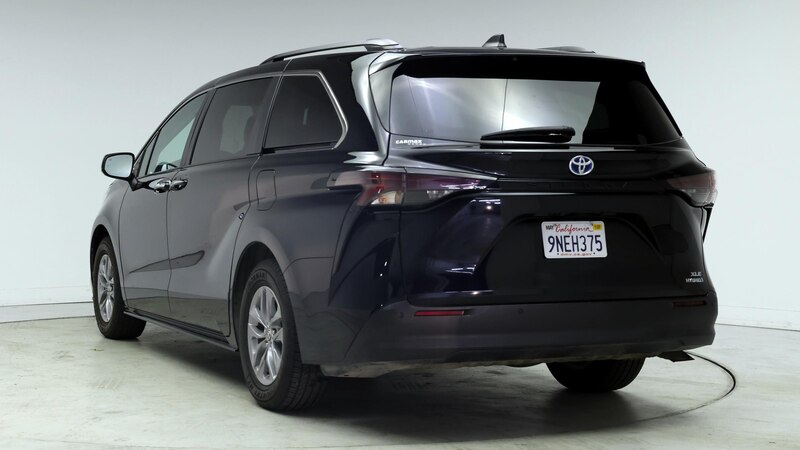 2023 Toyota Sienna XLE 2