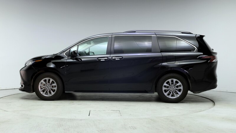 2023 Toyota Sienna XLE 3