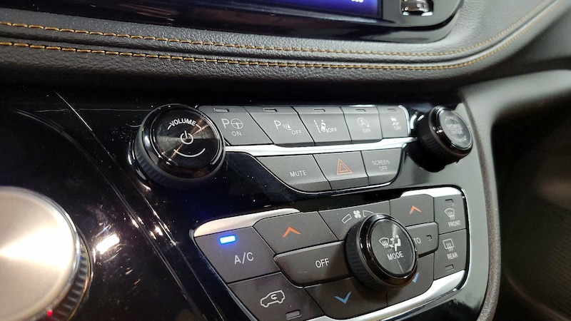 2022 Chrysler Pacifica Pinnacle 16