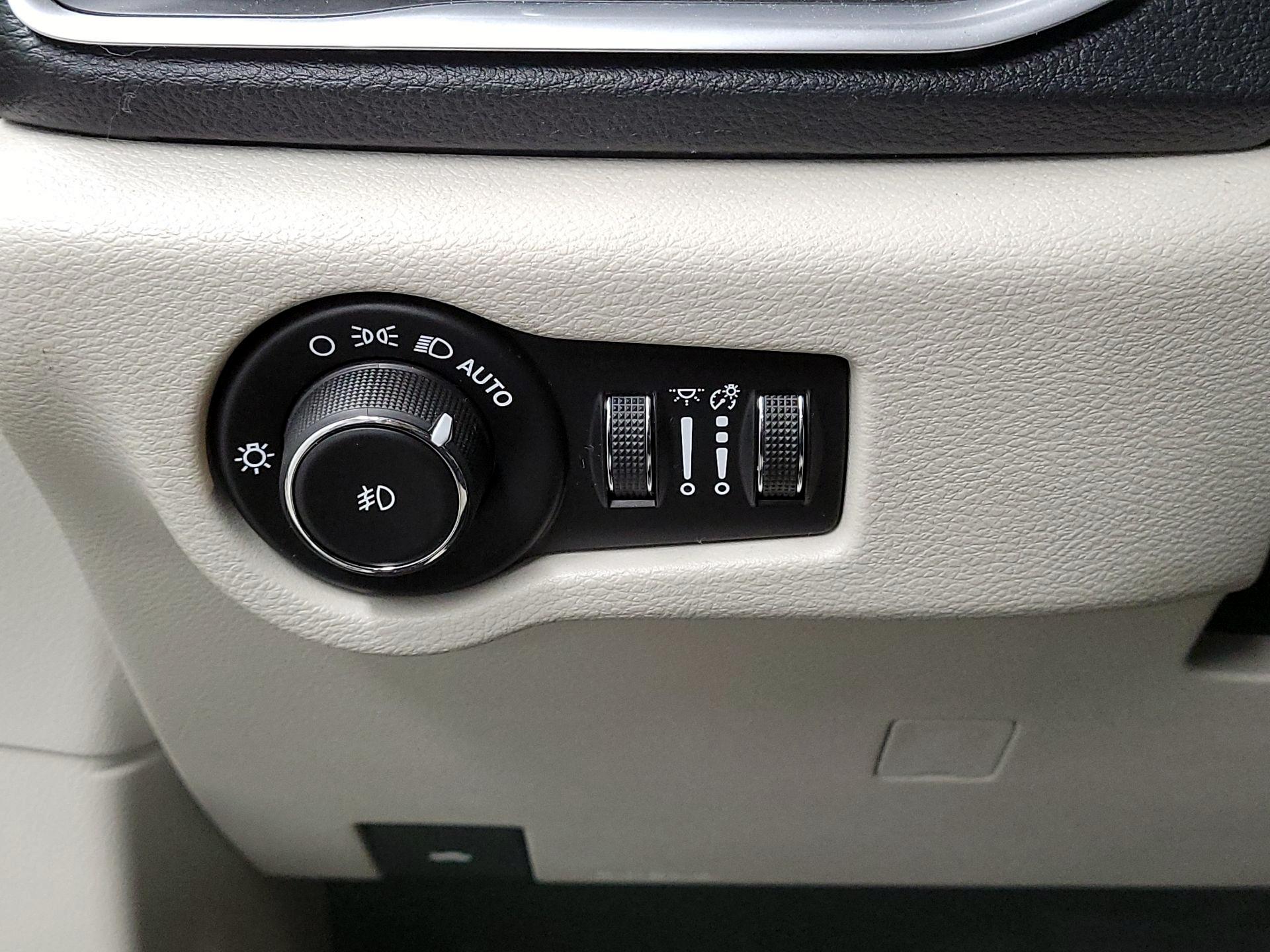 Thumbnail: 2019 Chrysler Pacifica - 13