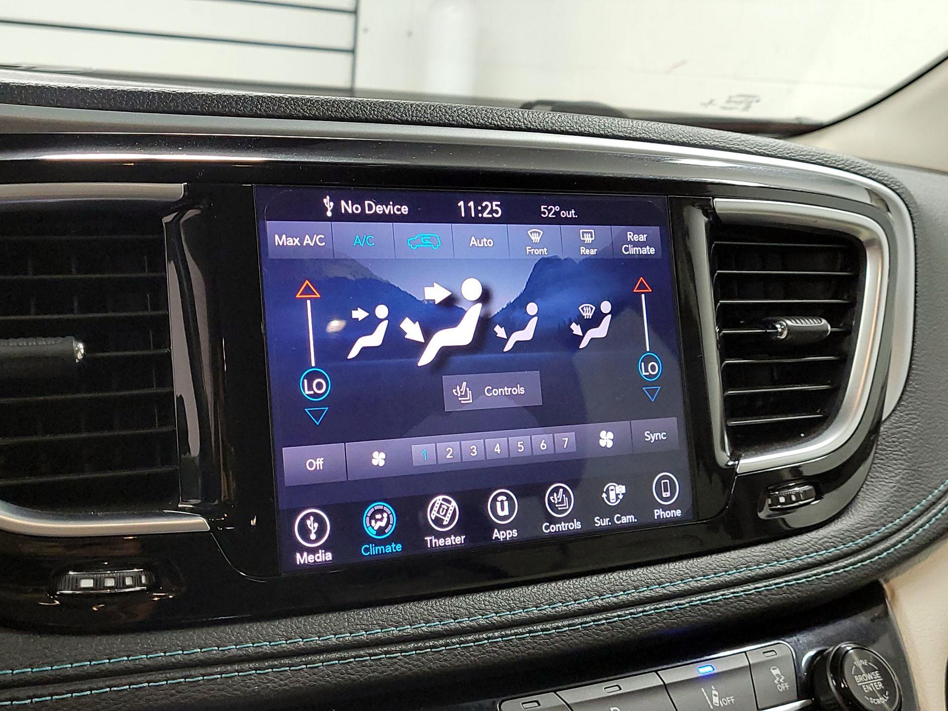 Thumbnail: 2019 Chrysler Pacifica - 15
