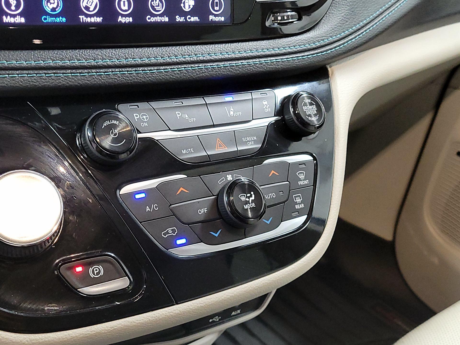 Thumbnail: 2019 Chrysler Pacifica - 16