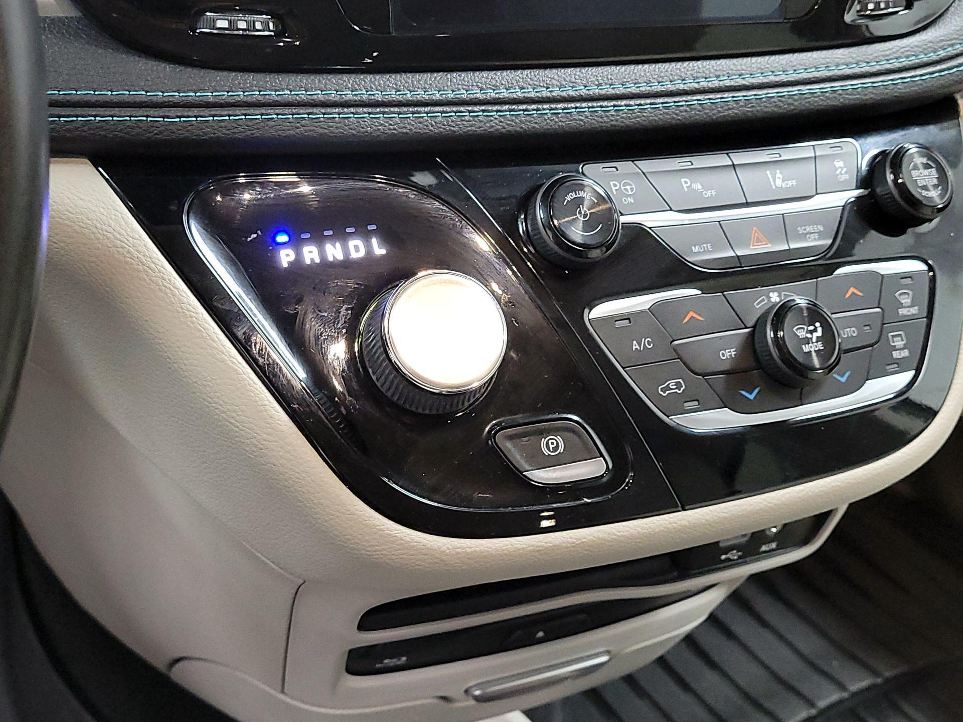 Thumbnail: 2019 Chrysler Pacifica - 17