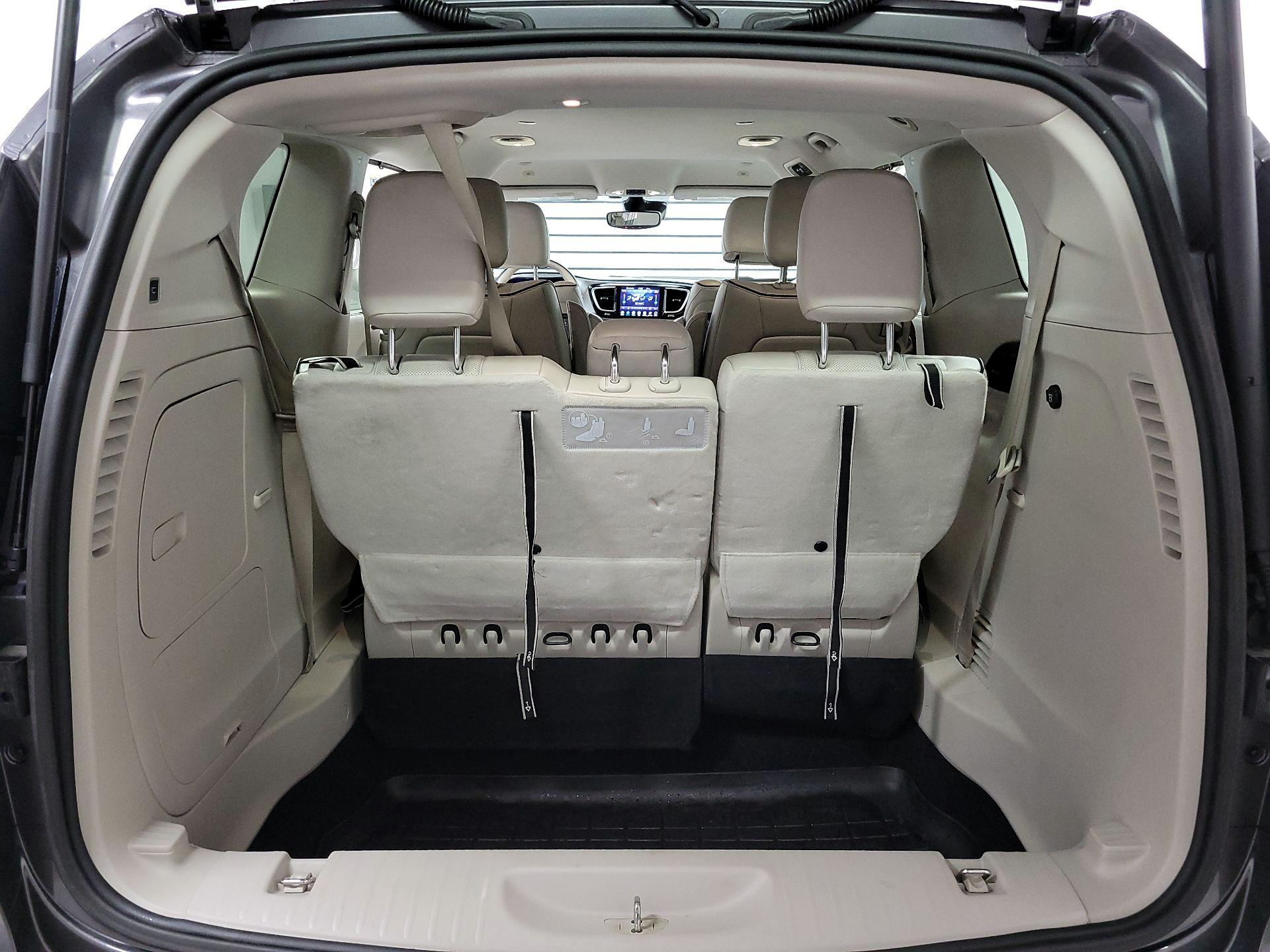 Thumbnail: 2019 Chrysler Pacifica - 19
