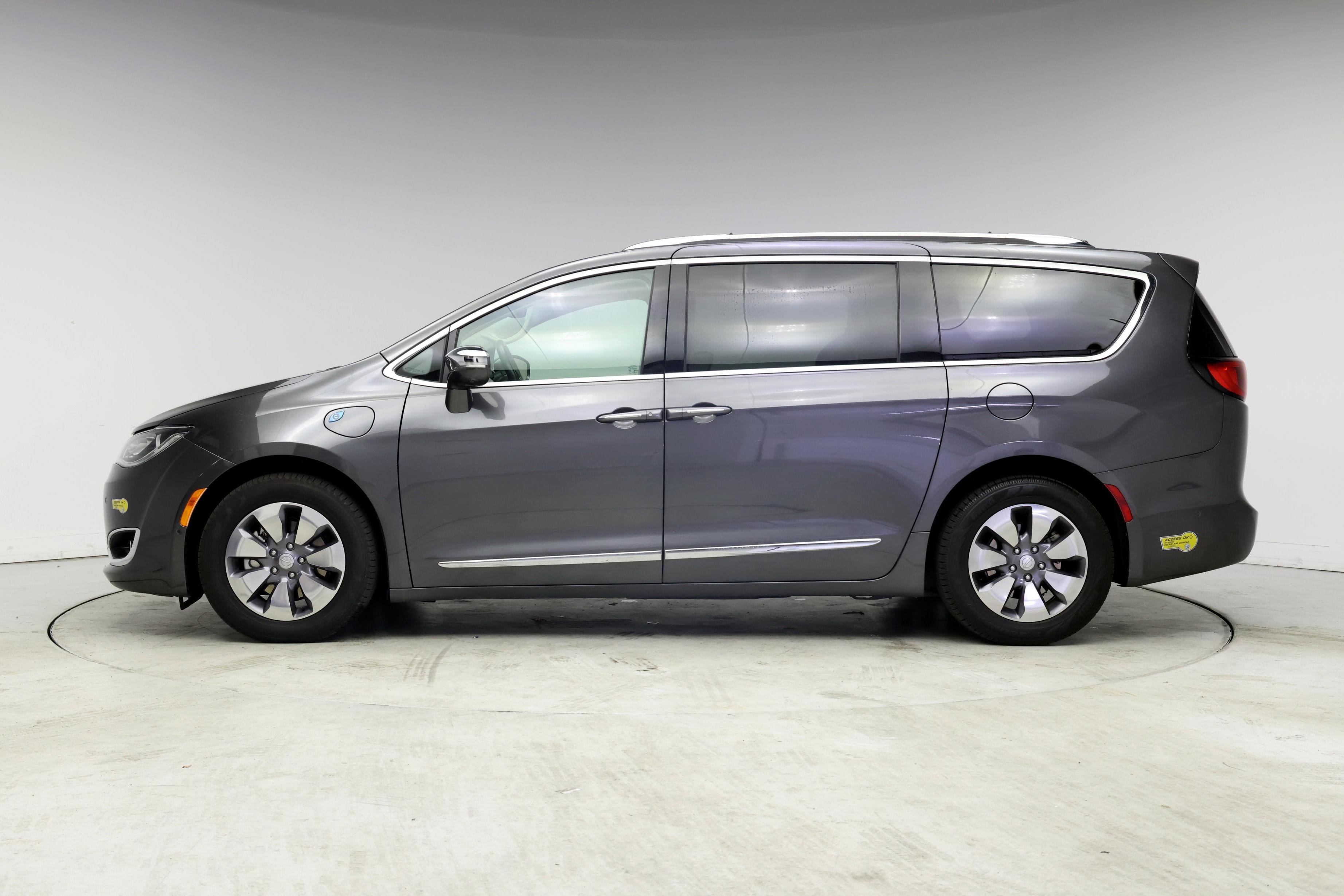 Thumbnail: 2019 Chrysler Pacifica - 3