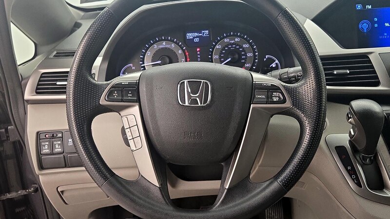 2016 Honda Odyssey SE 10